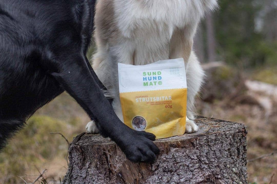 Frysetørket godbiter av struts