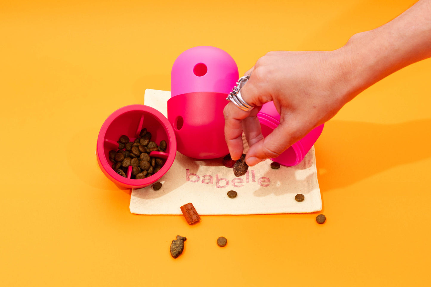 Godbit dispenser "The Fun Feeder"